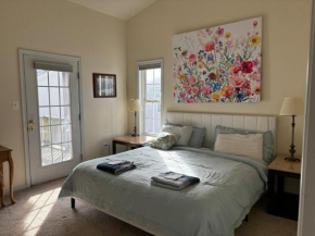 Sunny townhouse 3 bedroom, walk to shops